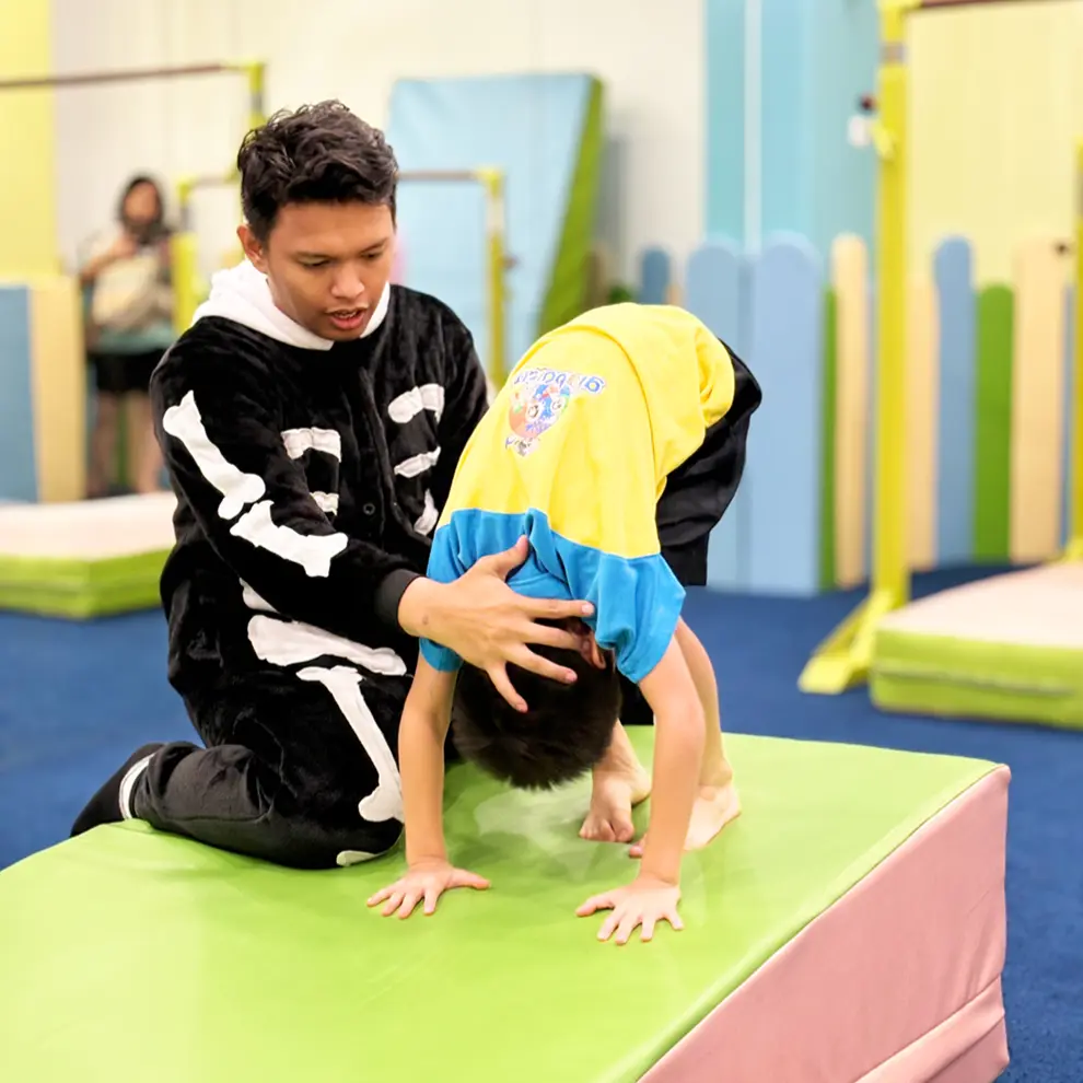 Aktivitas anak di kelas gymnastic sparks sports academy -2
