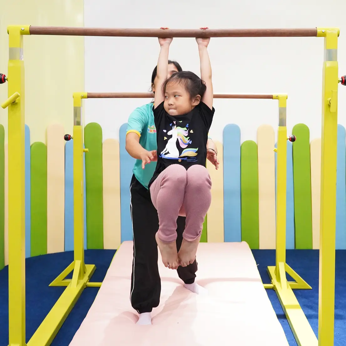 Aktivitas anak di kelas gymnastic sparks sports academy -3