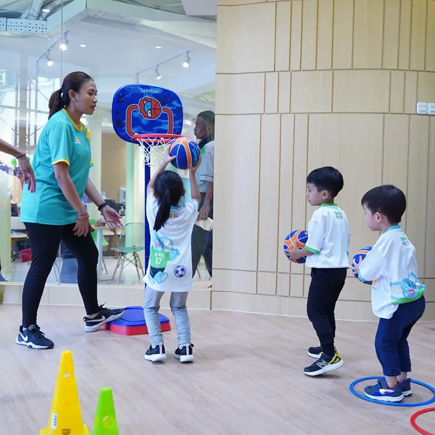 aktivitas les basket anak di sparks sports academy - 02