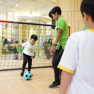 aktivitas les futsal anak di sparks sports academy - 04