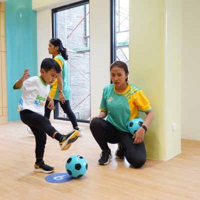 aktivitas les futsal anak di sparks sports academy - 01