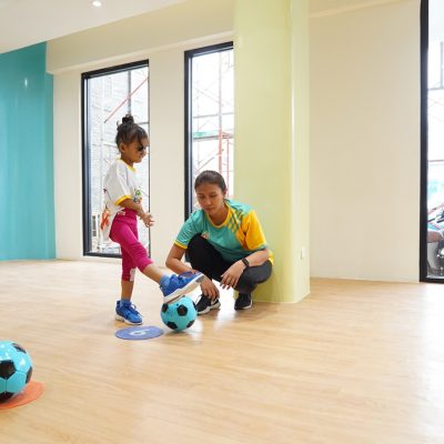 aktivitas les futsal anak di sparks sports academy - 03